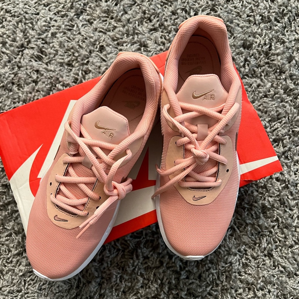 NEW - Nike Air Max Oketo